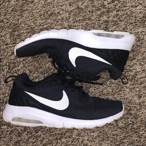 NIKE | WOMEN’S AIR MAX